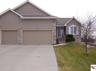 10019 Gary St, La Vista, NE 68128