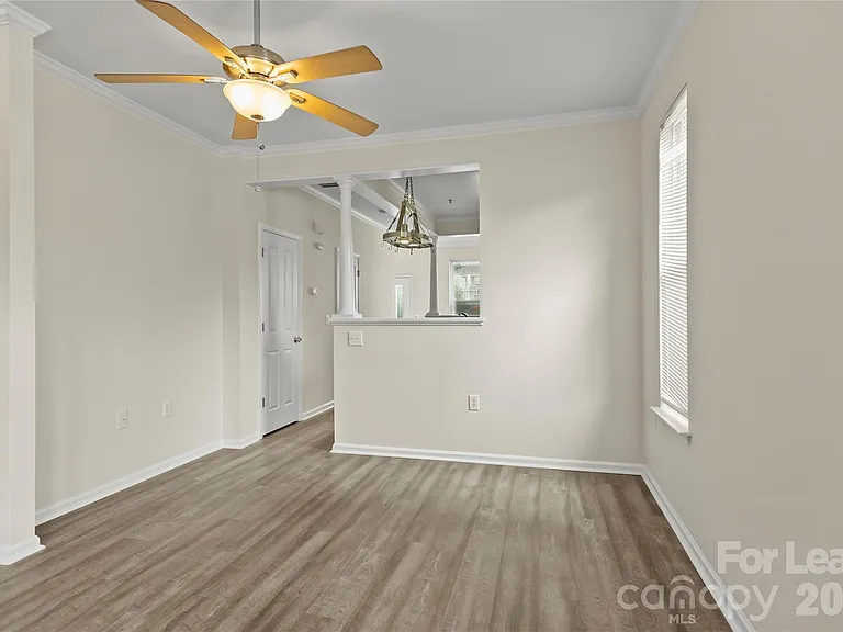 567 E 9th St — Photo 10