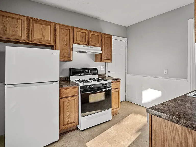 861 Marion St #2 — Photo 7