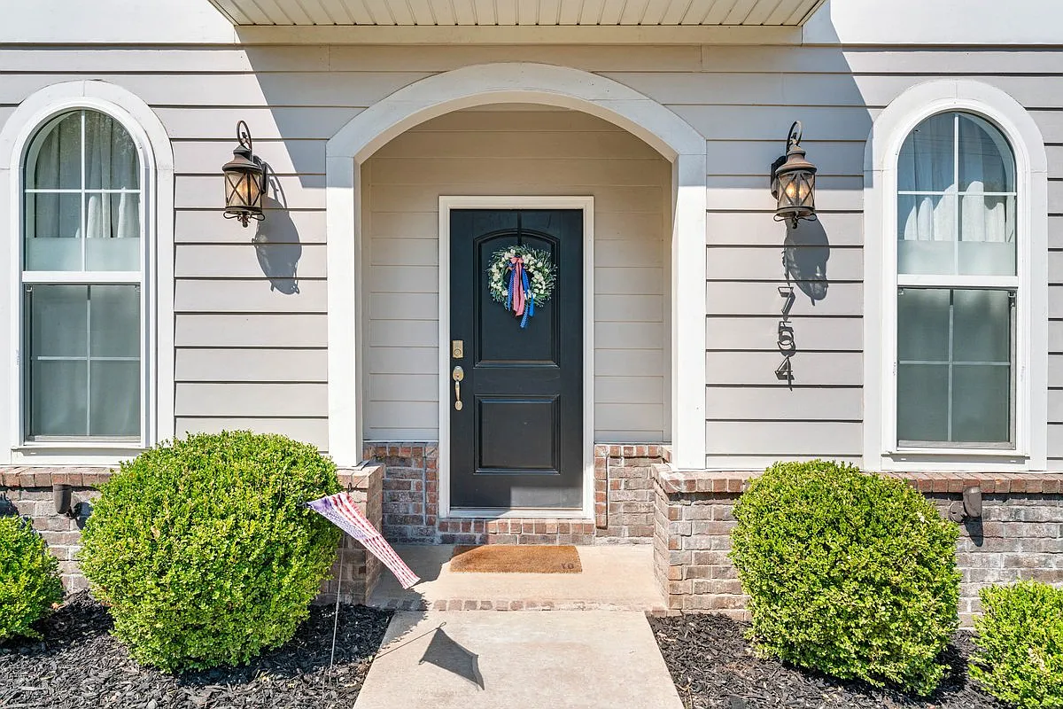 4 bed, 1918 sqft, $2,450 — Photo 4