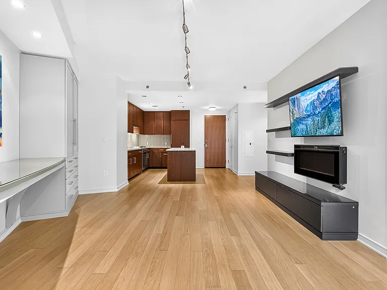 580 Washington St #5E — Photo 6