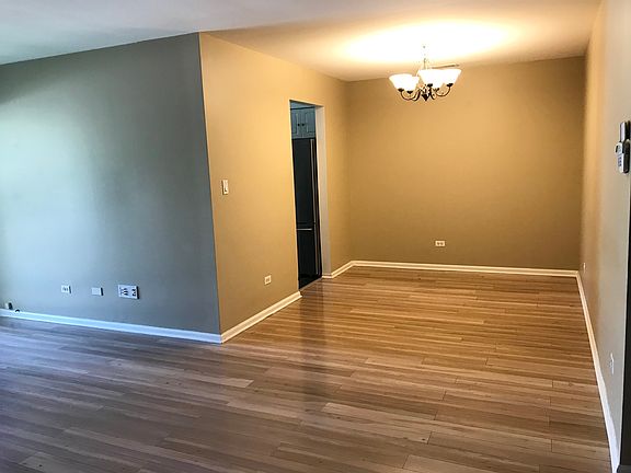 2nd image of 1224 Knottingham Ct #2AL
