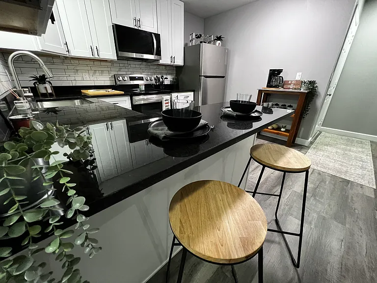 2901 W Jefferson Ave — Photo 8