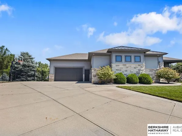 5507 S 208th Cir, Elkhorn, NE 68022