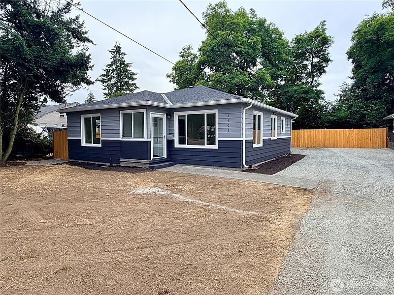 5th image of 2405 NE 10th Street