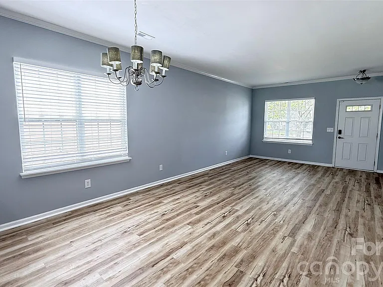 12116 Honor Guard Ave — Photo 2