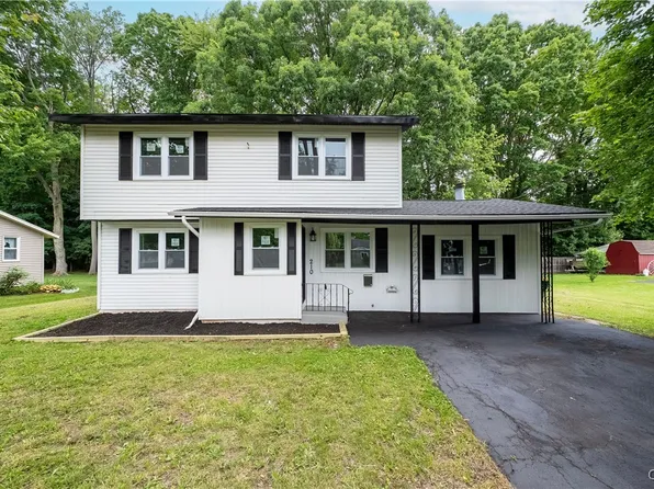 210 Sandra Ln, North Syracuse, NY 13212