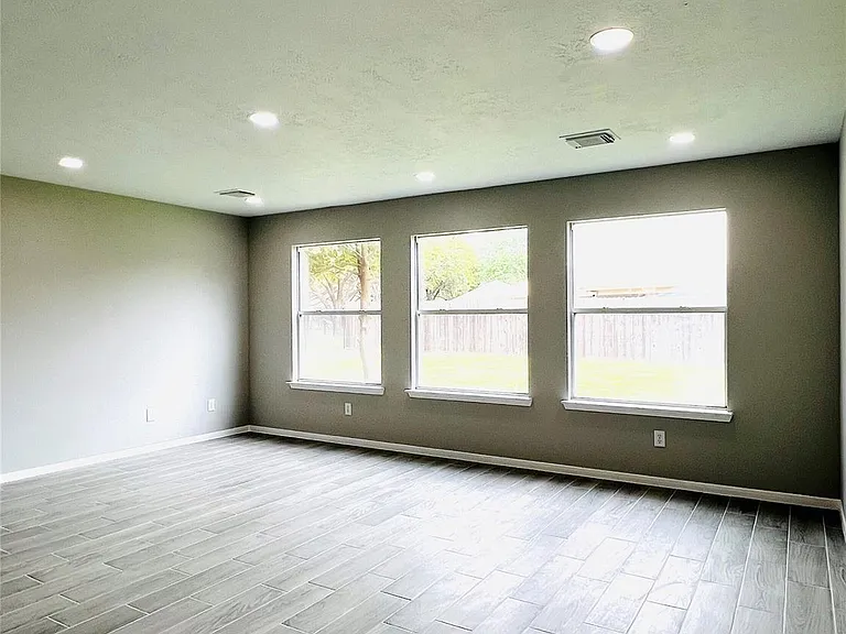 8426 Woodland Knoll Ln — Photo 12