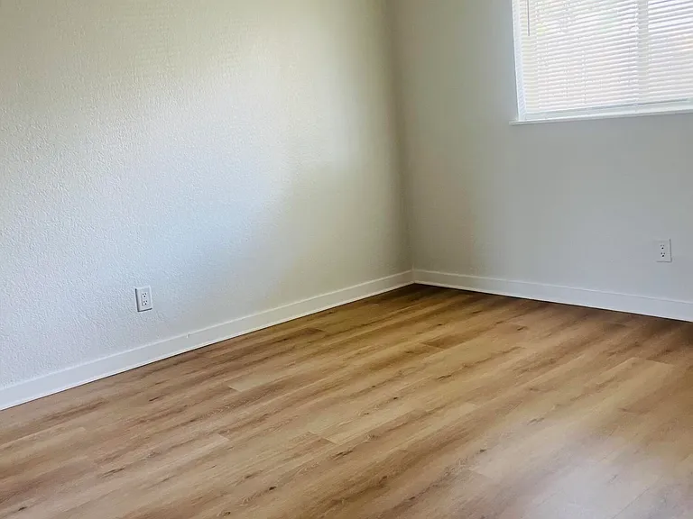 590 NW 40th Ct — Photo 11