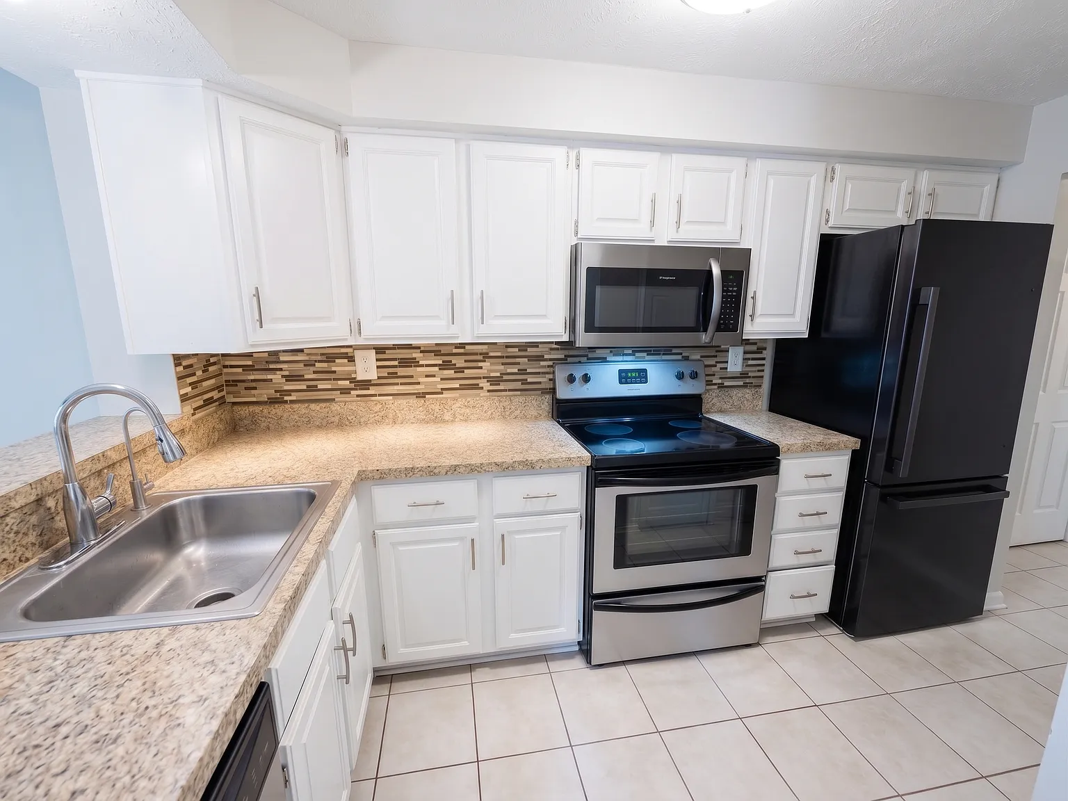 823 Stratford Way - Apt K — Photo 3