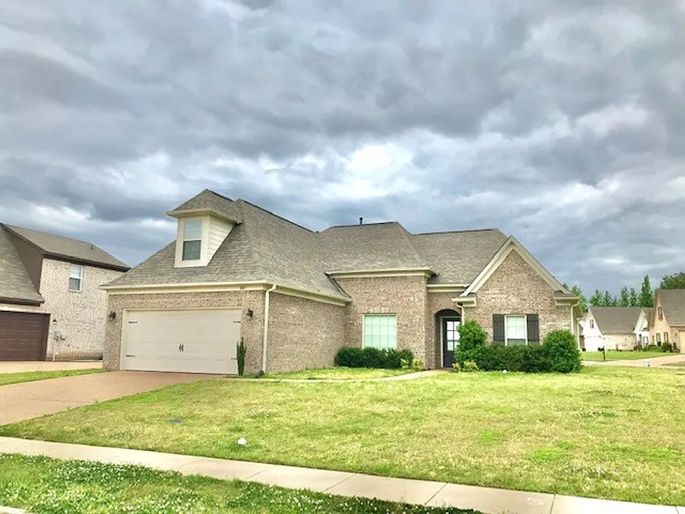 807 Magnolia Ln