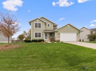 151 Pleasant Creek Dr, Palo, IA