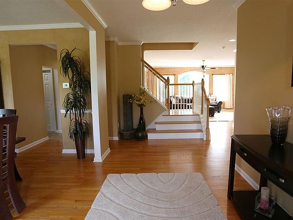 3rd image of 47 Candlewood Dr