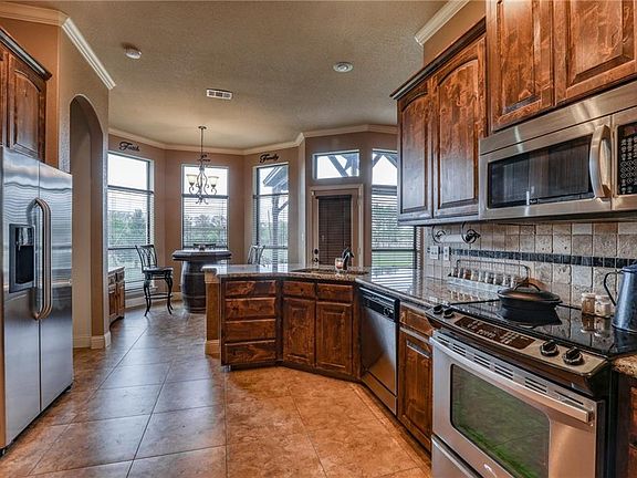 2nd image of 106 Big Oak Ln