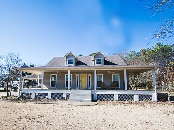 115 River Dr, Tuscumbia, AL 35674