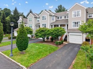 8 Sycamore Ln, Randolph, NJ 07869