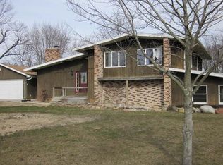 26072 N 400 East Rd, Long Point, IL 61333