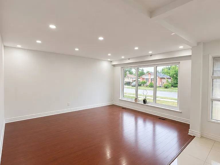 40 Dorward Dr — Photo 1