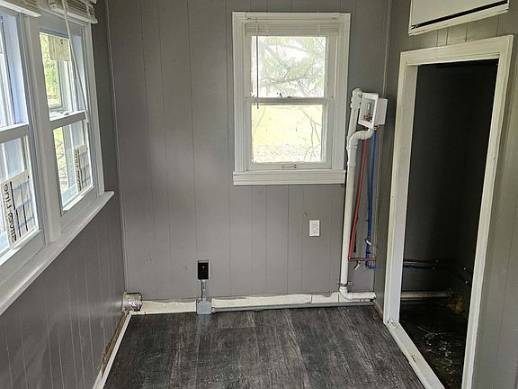 5th image of 1052 E 72nd St