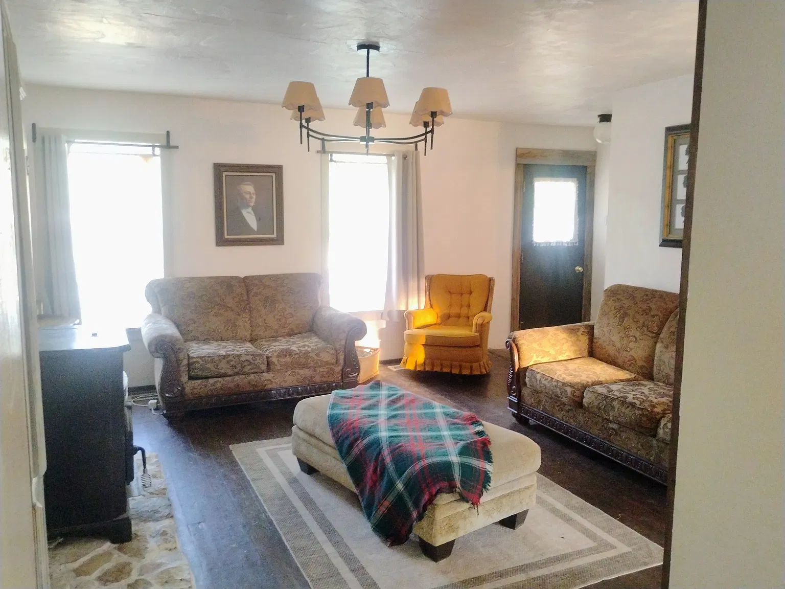 3 bed, 2500 sqft, $2,250 — Photo 4