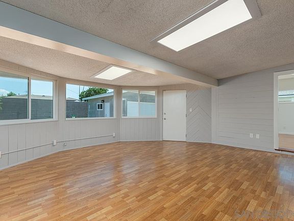 4th image of 5036 N Lyman Ave