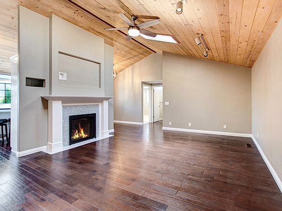3rd image of 401 Ginny Dr
