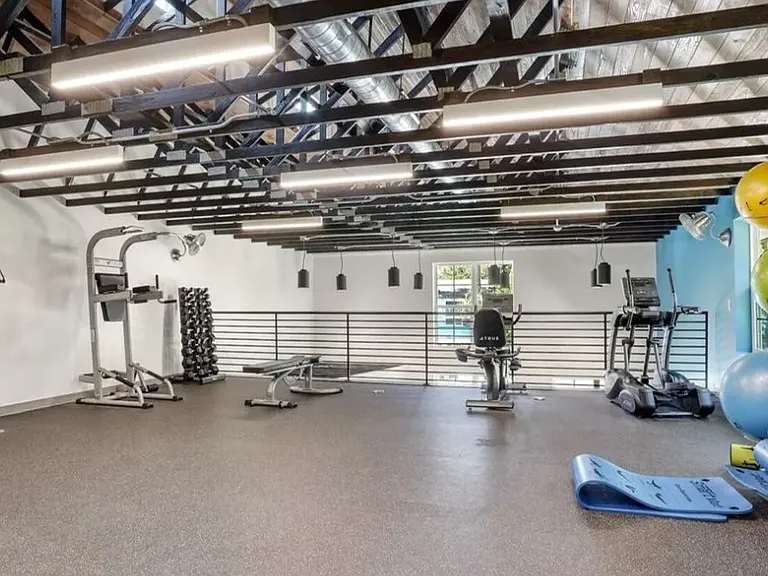 24-hour private Gym (second floor)