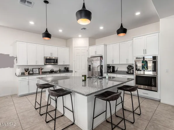 1604 W Seabiscuit St, Tucson, AZ 85704