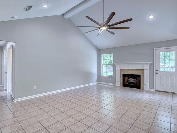 5th image of 44 Red Oak Dr