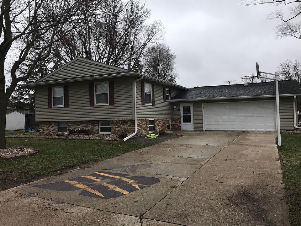 1st image of 25 Spruce Dr