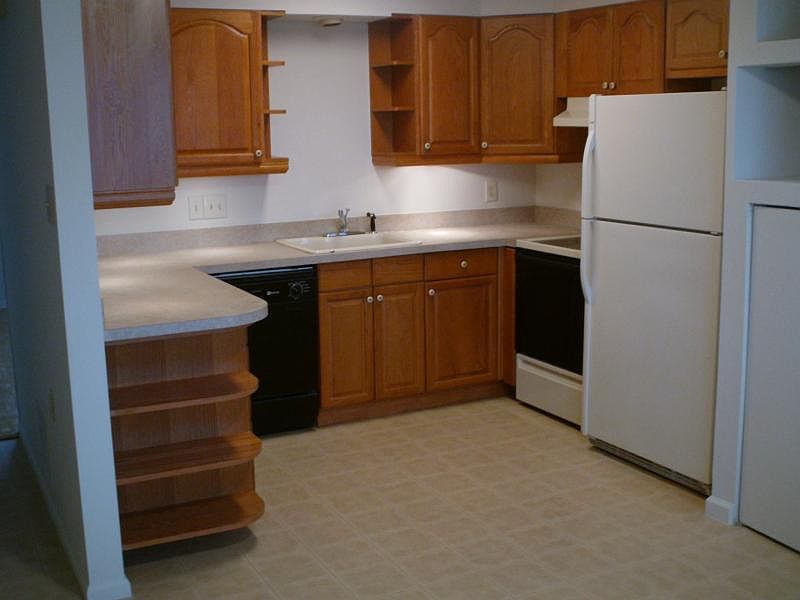 2nd image of 121 E Village Rd
