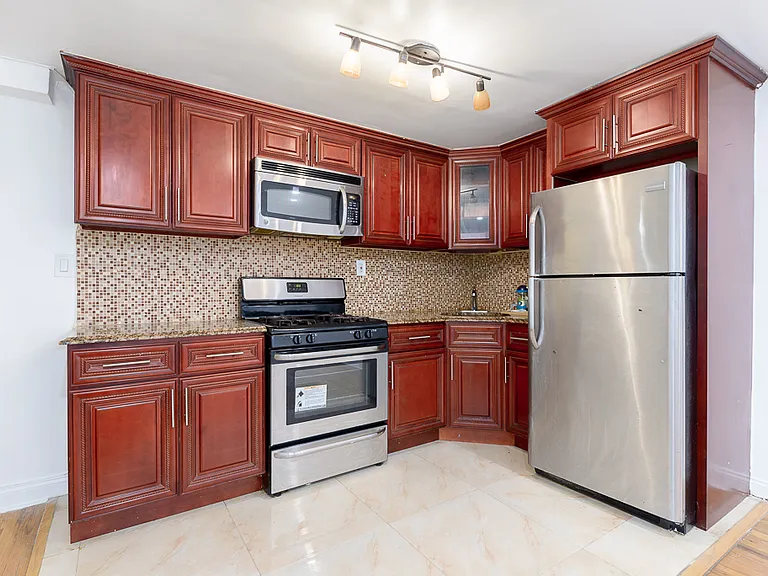 657 E 96th St #1 — Photo 3