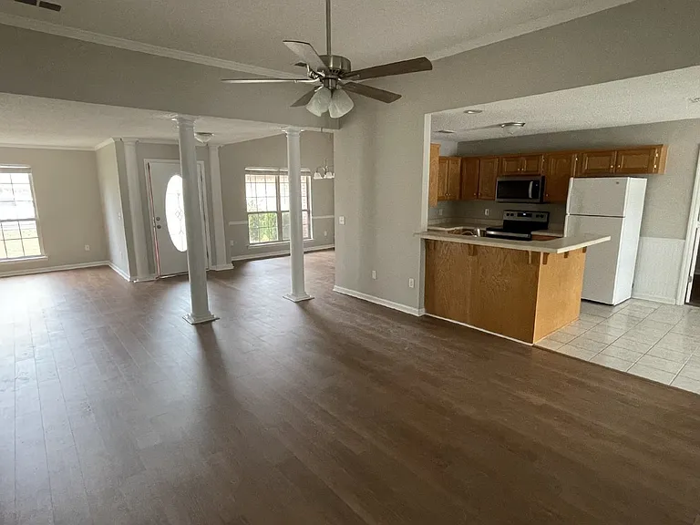 1952 Salisbury Way — Photo 4