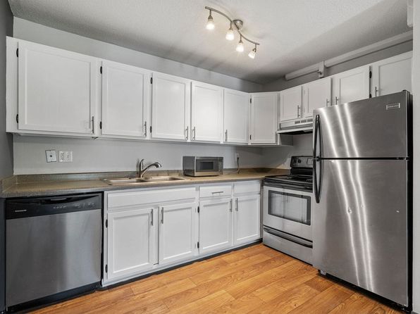 Grand Pre East Apartments | 215 County Road B2 E, Saint Paul, MN