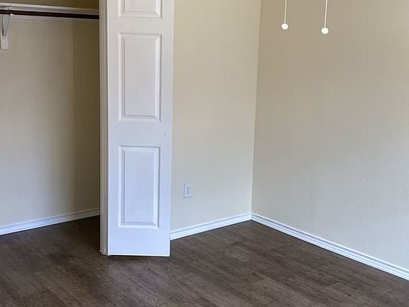3rd image of 1105 Weston Dr