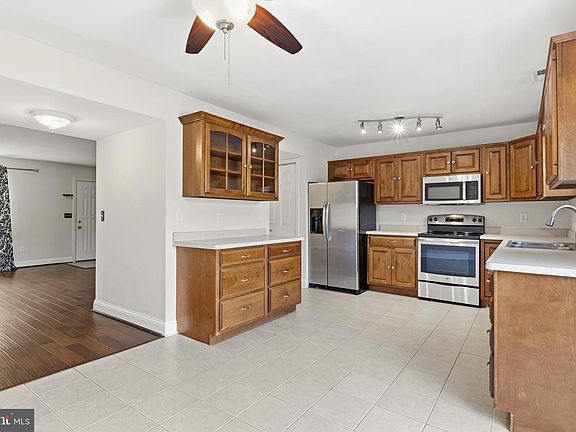 3rd image of 393 Carronade Way