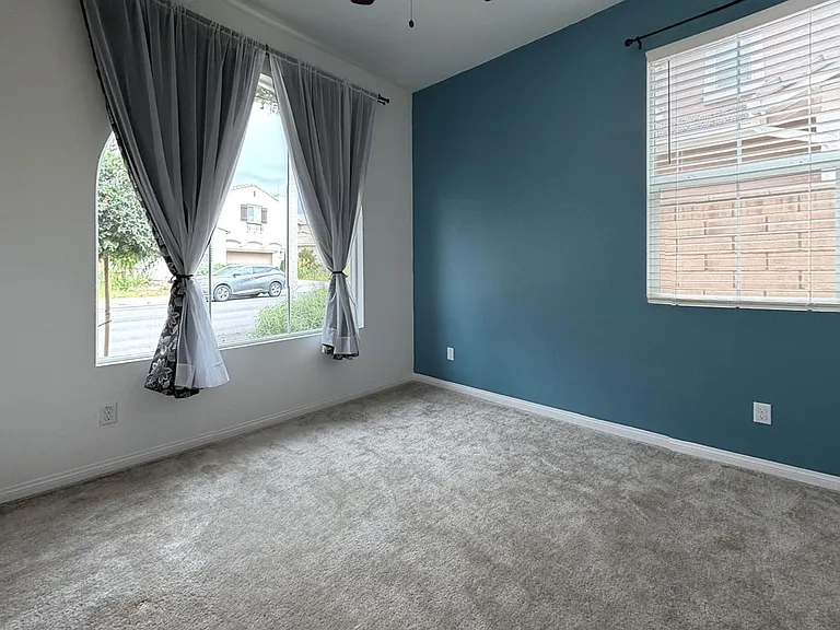1685 Camellia Ln — Photo 8
