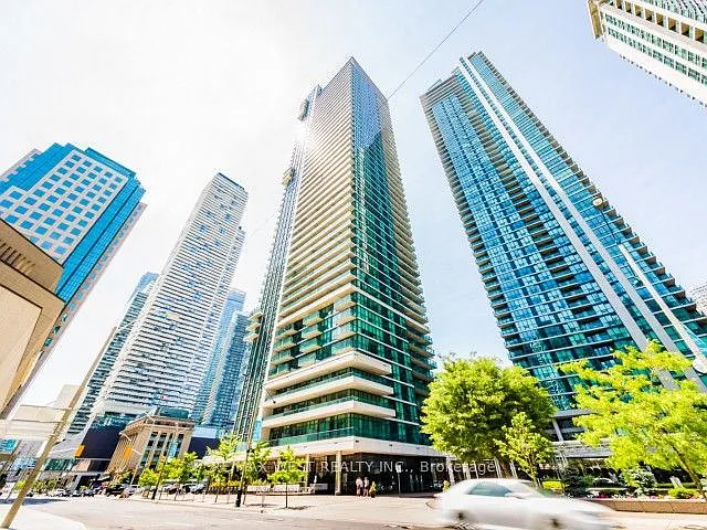 33 Bay St #304