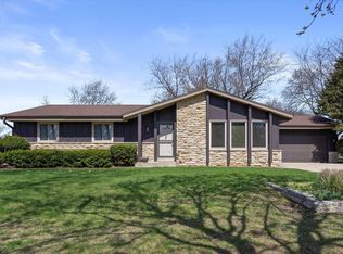 618 Cheyenne Dr, Waukesha, WI 53188