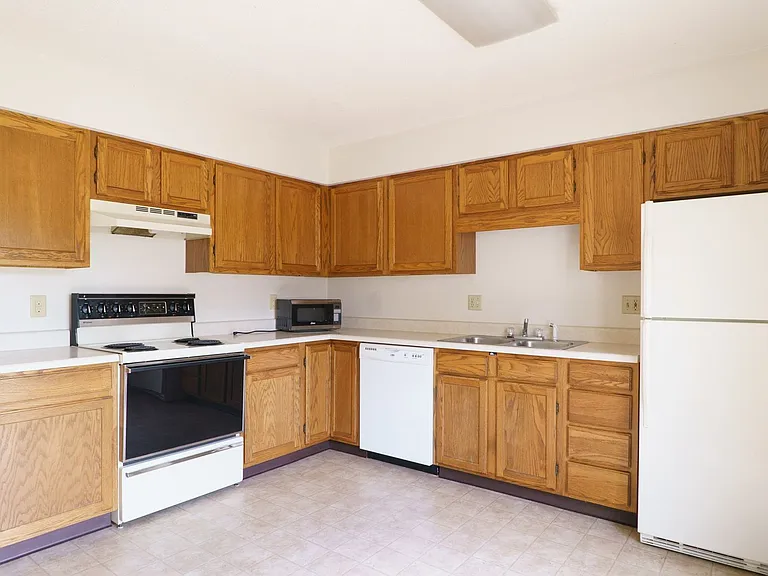 617 Onyx St — Photo 5