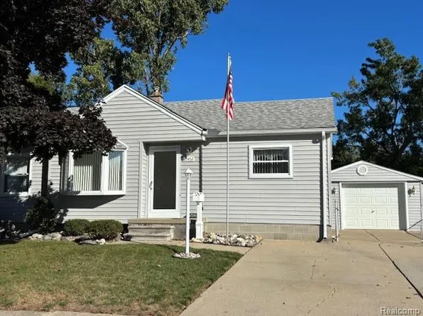 25452 Notre Dame St, Dearborn Heights, MI 48125