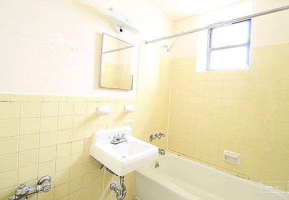 5th image of 393 Hewes St APT 3A