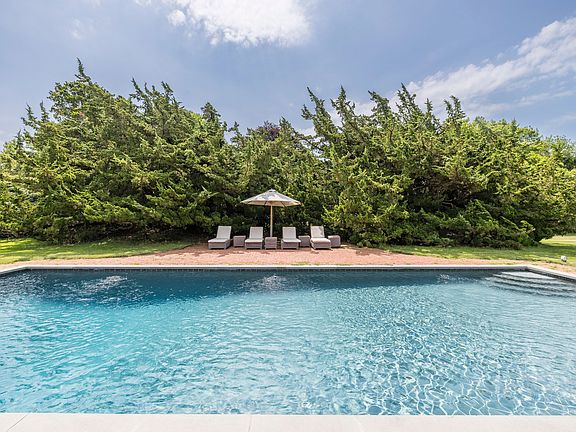 4th image of 36 Hedges Ln