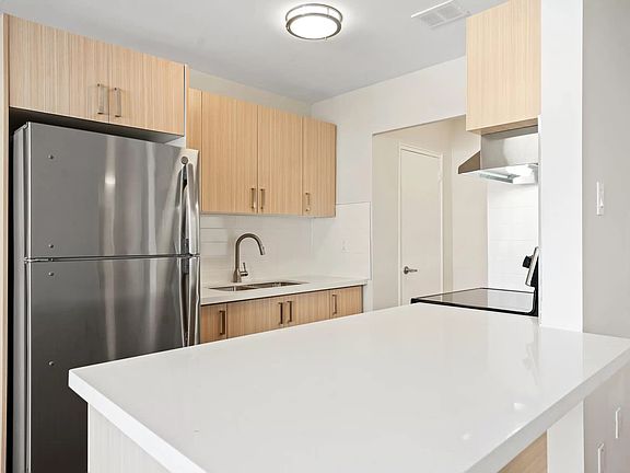 3rd image of 12 Park St E #1472902