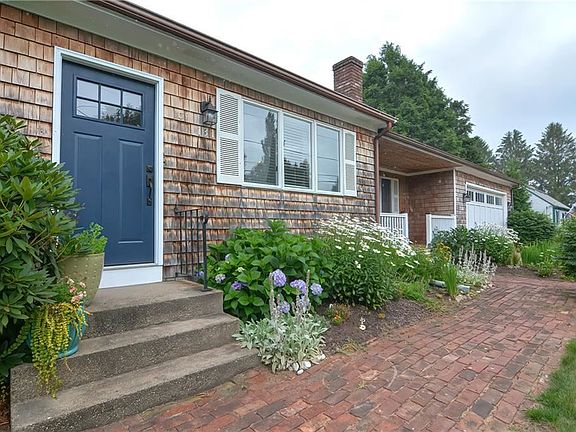 4th image of 131 Bedford Dr