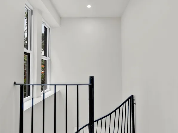 1715 Voorhies Avenue image 30 of 35