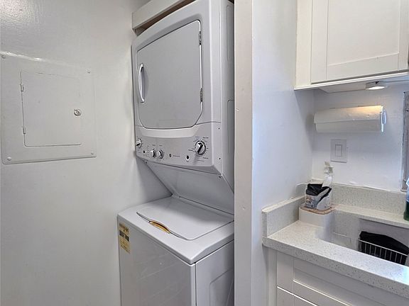 5th image of 1122 Elm St APT 707