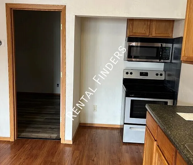 222 E Main St #3 — Photo 2