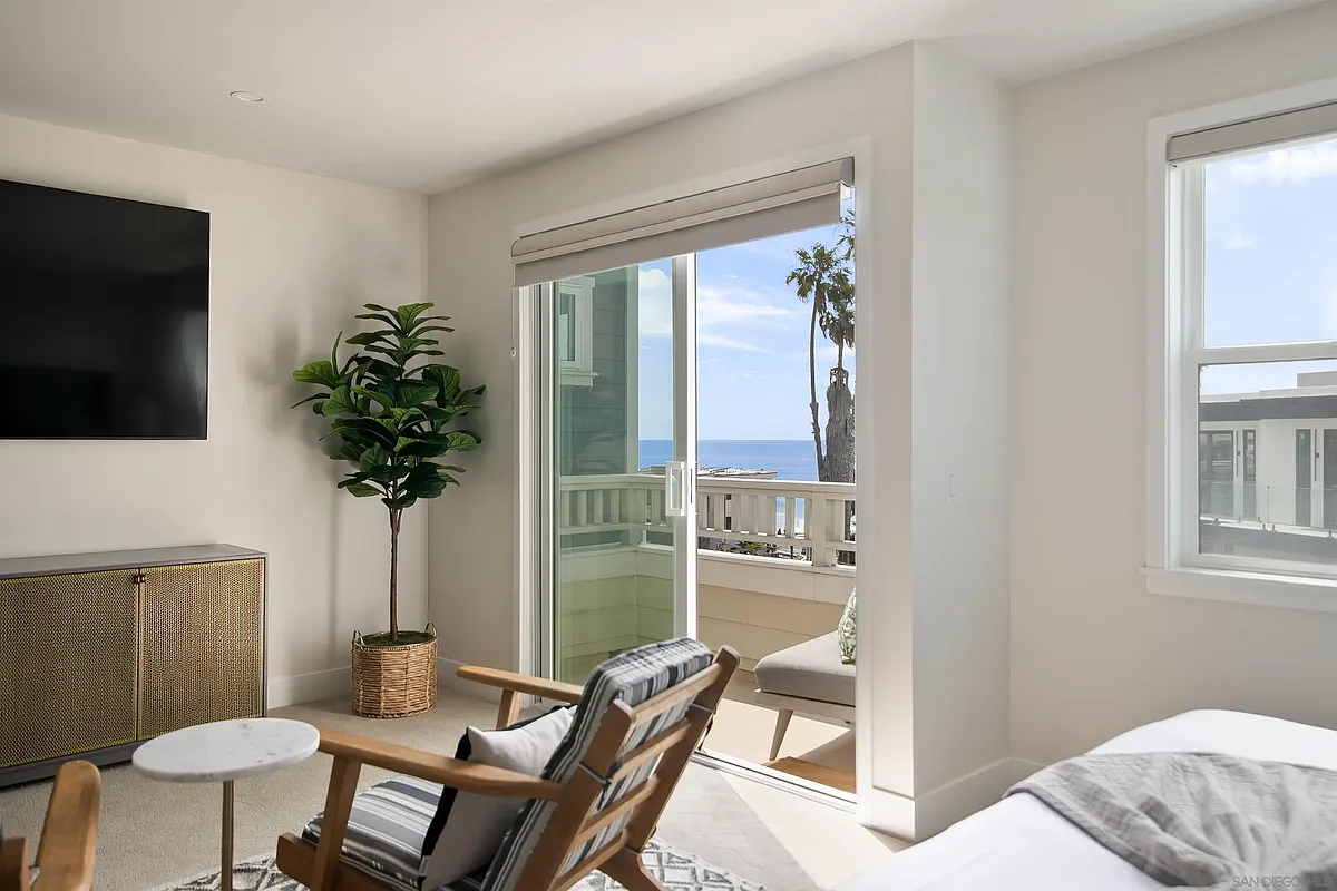Building Photo - 298 Playa Del Sur