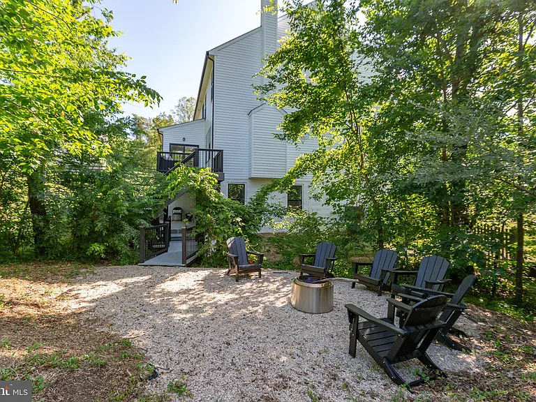 15 Grove Ln — Photo 59
